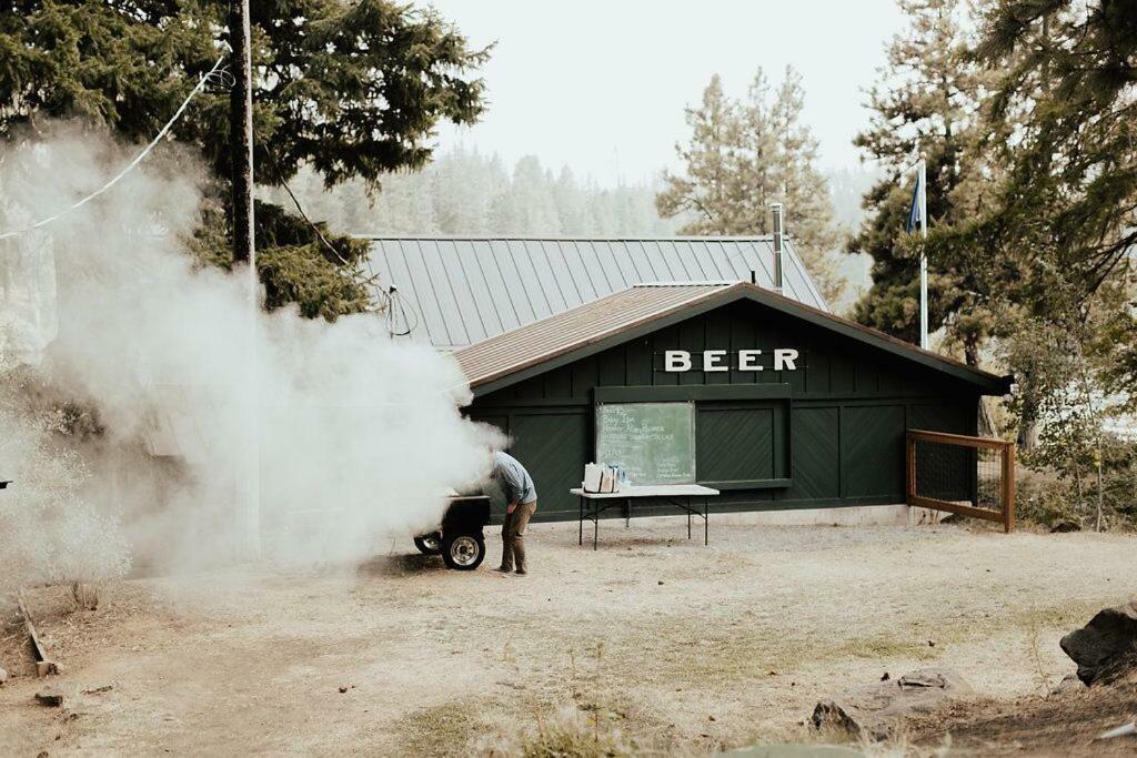 The Suttle Lodge & Boathouse Camp Sherman Экстерьер фото